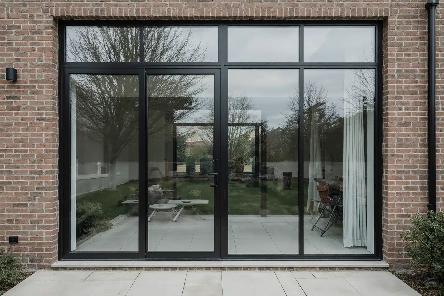 Modern insulating window frames in a home