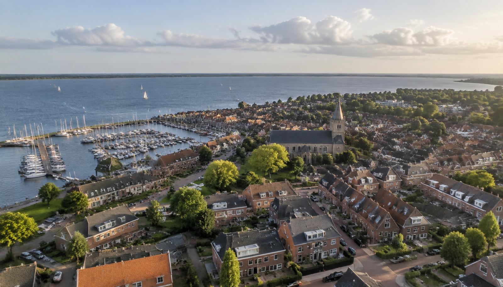 Aerial photograph of Huizen